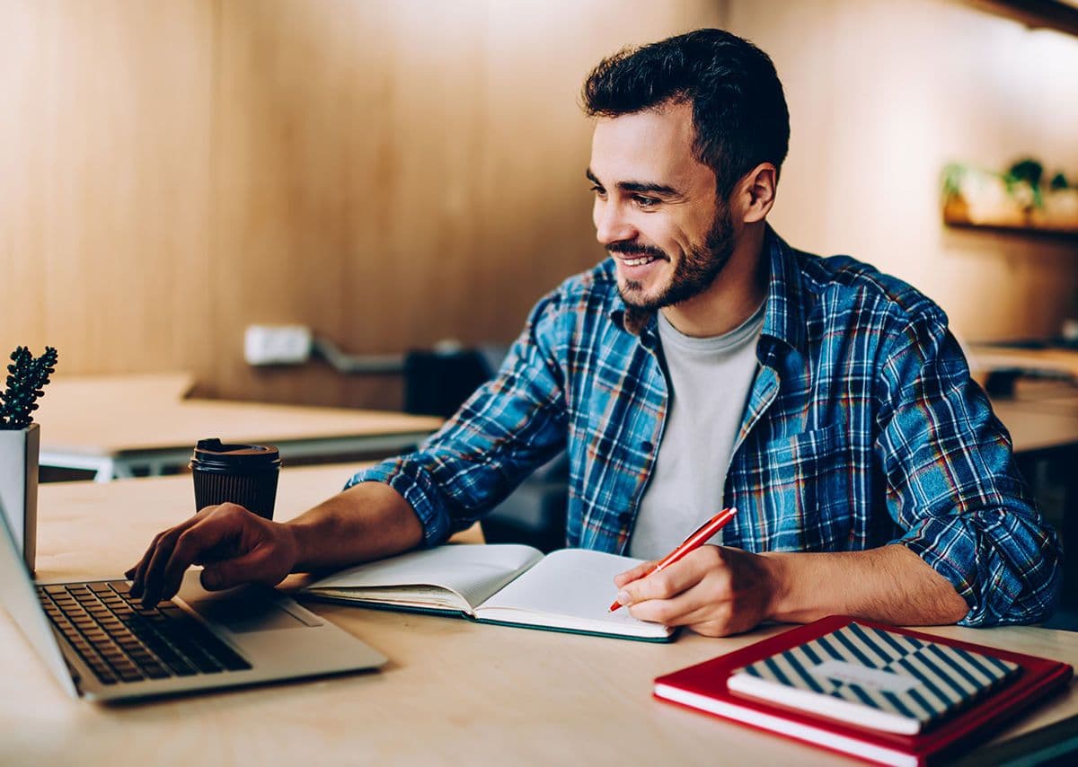 Alumno de DataPath aprendiendo
