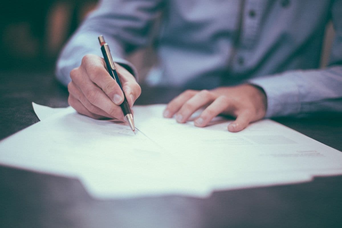 IA en legal y compliance para empresas en LATAM: contratos, auditorías y riesgos en 2026