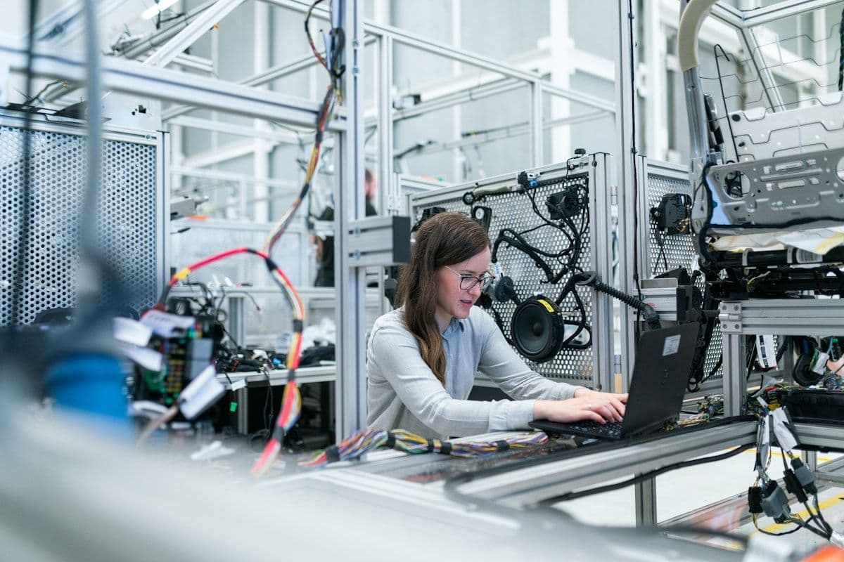 IA para manufactura e industria en LATAM: cómo capacitar a tu equipo en 2026